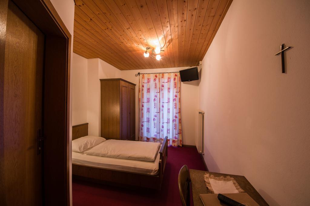 Gasthof Löwen Welschnofen Zimmer foto